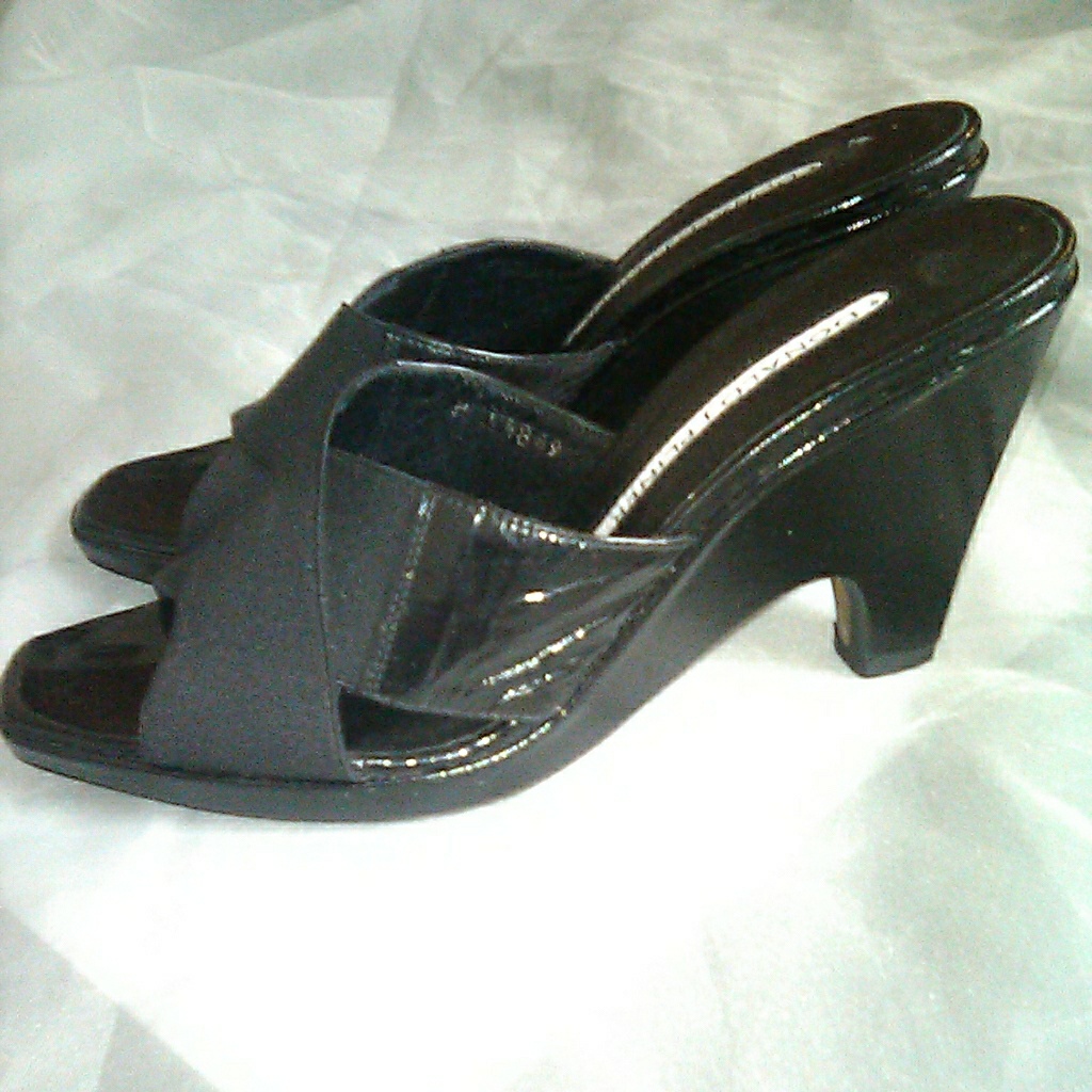 Donald J. Pliner Black Heels Great Cond. Sz 6m